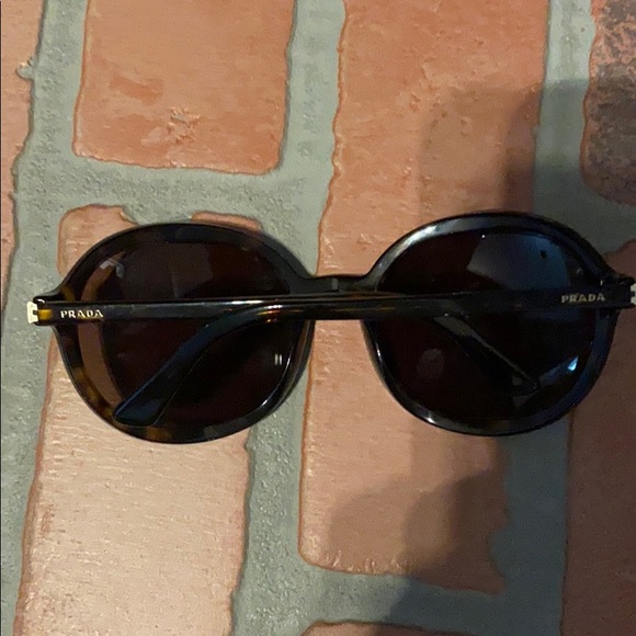 Prada sunglasses - Picture 3 of 5